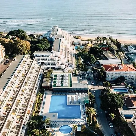 By The With Pool And Kids Area * Albufeira